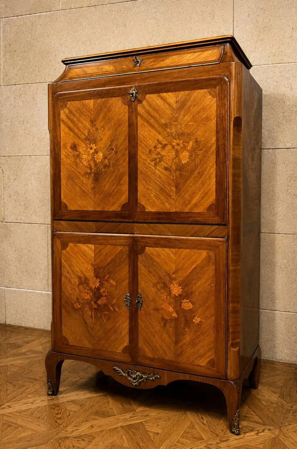 Secrétaire à abattant marqueté de style Louis XV vers 1900