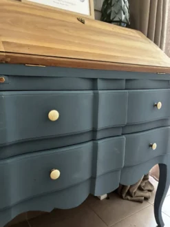 Secrétaire ancien à abattant restauré – bois naturel & Bleu Nuit