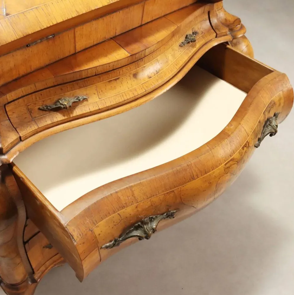 Secrétaire ancien à abattant style baroque en noyer et érable, XXe siècle