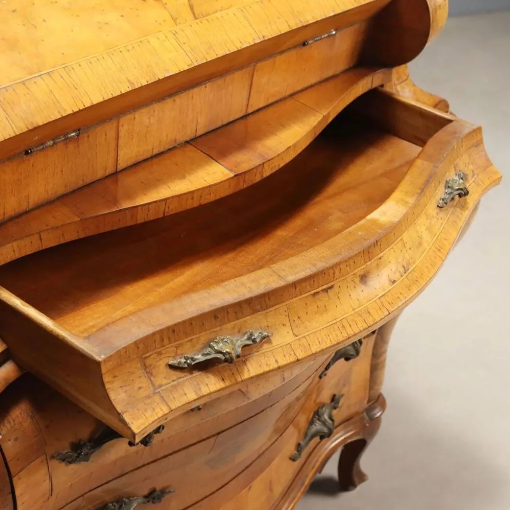 Secrétaire ancien à abattant style baroque en noyer et érable, XXe siècle