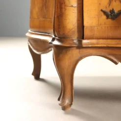 Secrétaire ancien à abattant style baroque en noyer et érable, XXe siècle