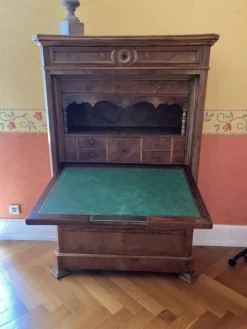 Secrétaire ancien en noyer flammé, époque Louis-Philippe