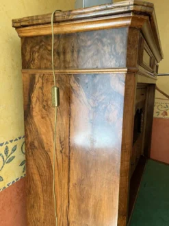 Secrétaire ancien en noyer flammé, époque Louis-Philippe