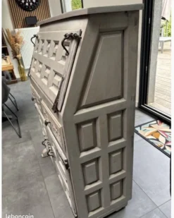Secrétaire ancien monastère