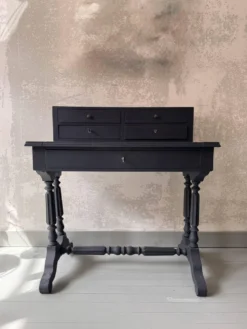 Secrétaire ancien patiné, noir charbon