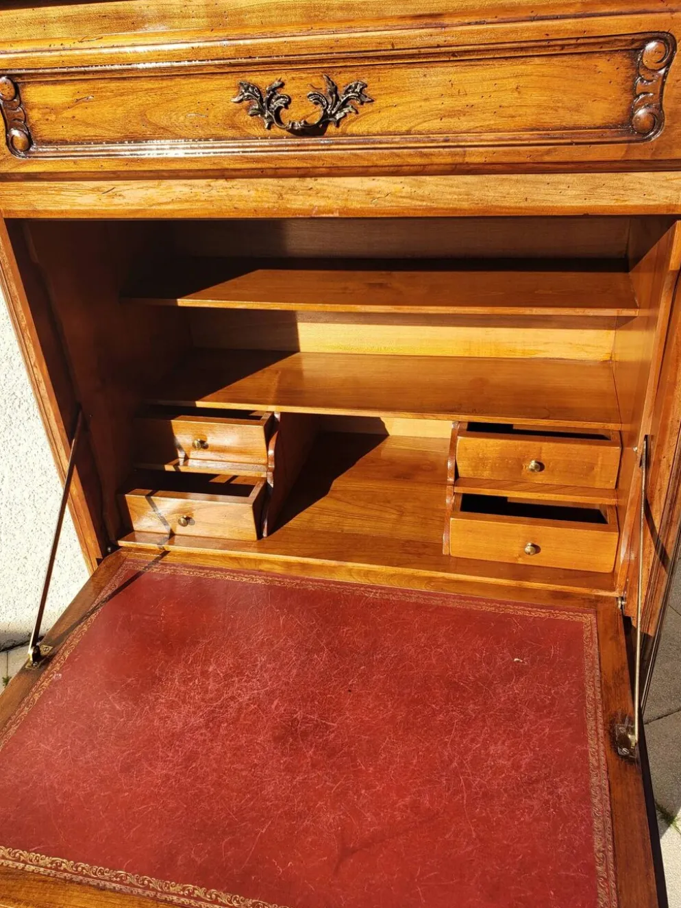Secrétaire ancien scriban vintage en bois de noyer style Louis XV
