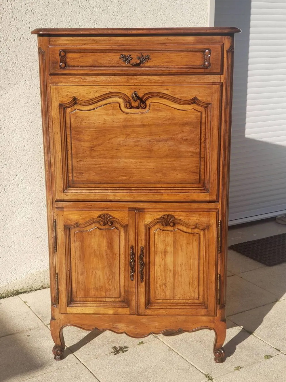 Secrétaire ancien scriban vintage en bois de noyer style Louis XV