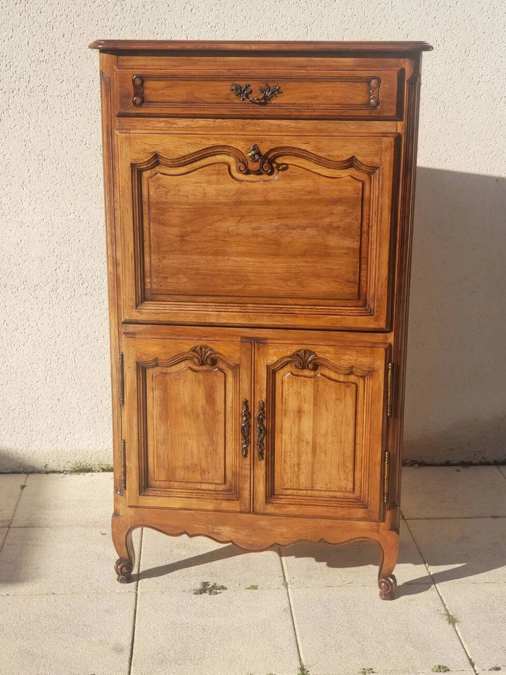 Secrétaire ancien scriban vintage en bois de noyer style Louis XV