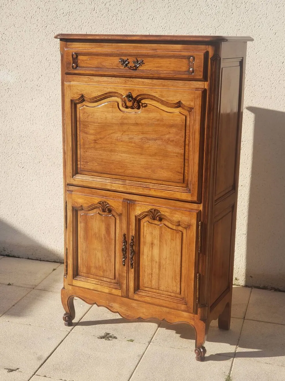Secrétaire ancien scriban vintage en bois de noyer style Louis XV