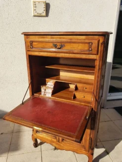 Secrétaire ancien scriban vintage en bois de noyer style Louis XV