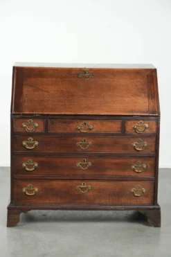 Secrétaire anglais antique du XVIIIe siècle en chêne.