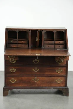 Secrétaire anglais antique du XVIIIe siècle en chêne.