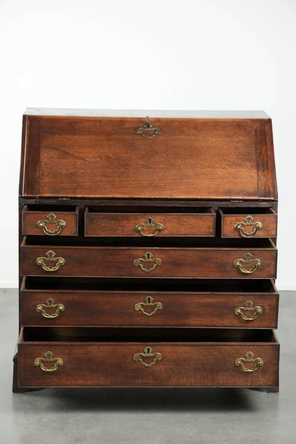 Secrétaire anglais antique du XVIIIe siècle en chêne.