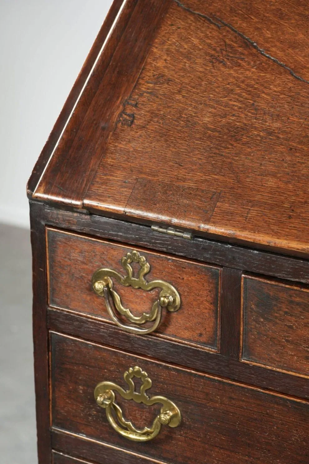 Secrétaire anglais antique du XVIIIe siècle en chêne.