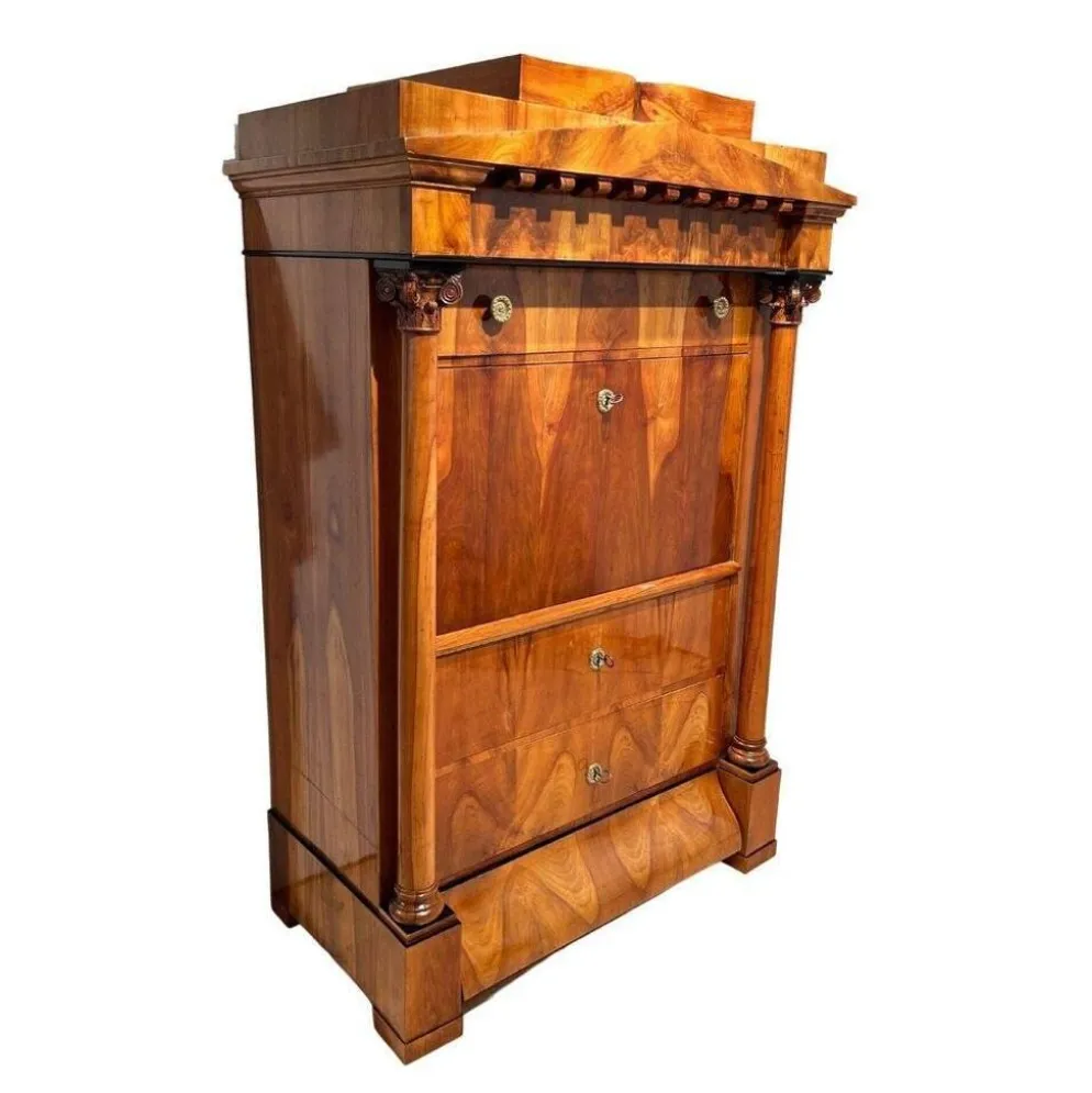 Secrétaire Biedermeier en cerisier et érable avec incrustations et laiton, sud de l'Allemagne, années 1830.