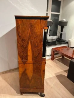Secrétaire Biedermeier en noyer et érable, 1820