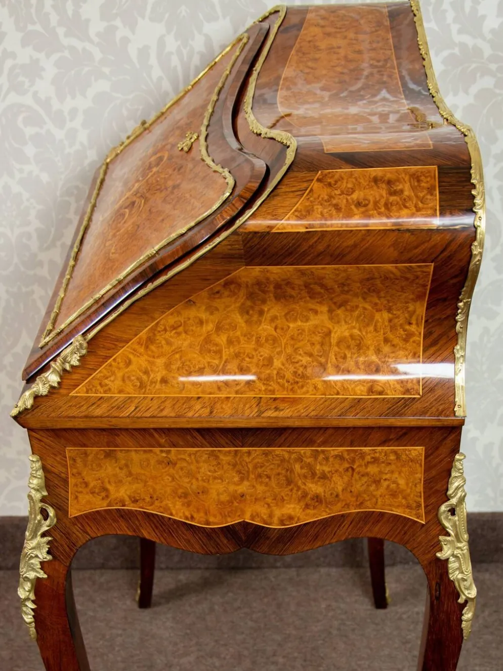Secrétaire Bonheur du Jour Louis XV en palissandre et noyer 1870-1900