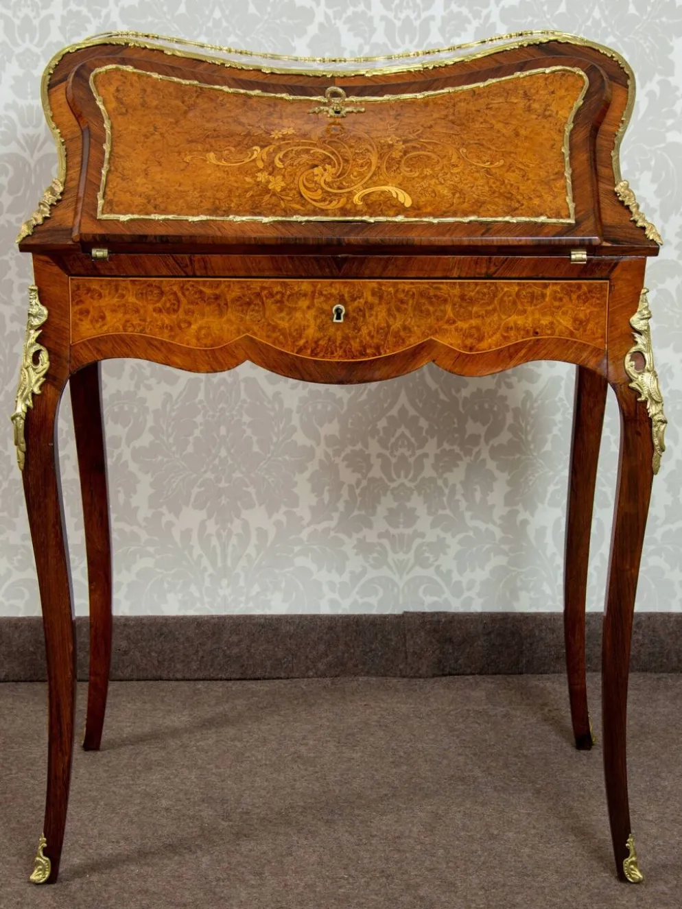 Secrétaire Bonheur du Jour Louis XV en palissandre et noyer 1870-1900