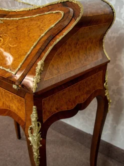 Secrétaire Bonheur du Jour Louis XV en palissandre et noyer 1870-1900
