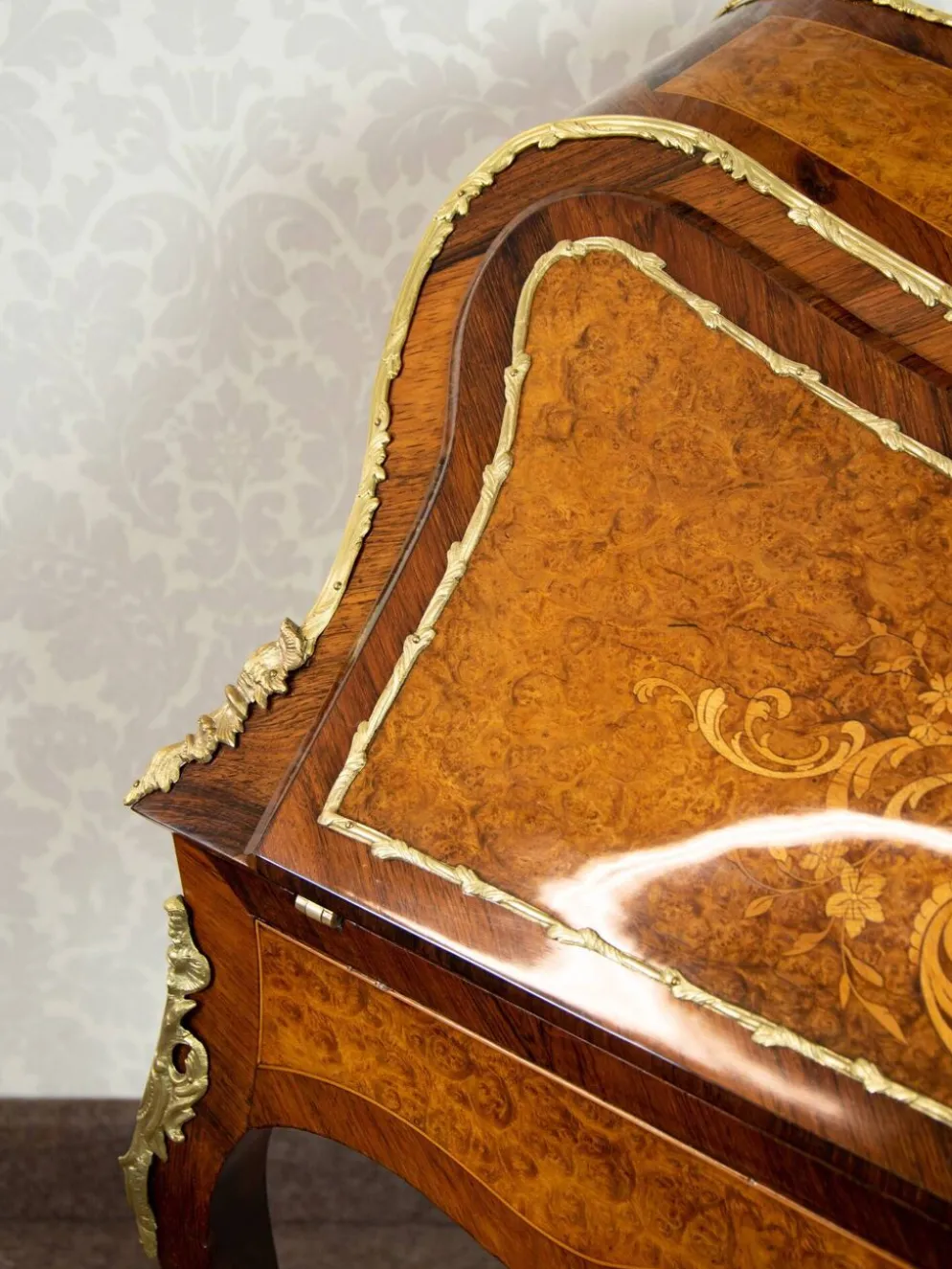 Secrétaire Bonheur du Jour Louis XV en palissandre et noyer 1870-1900