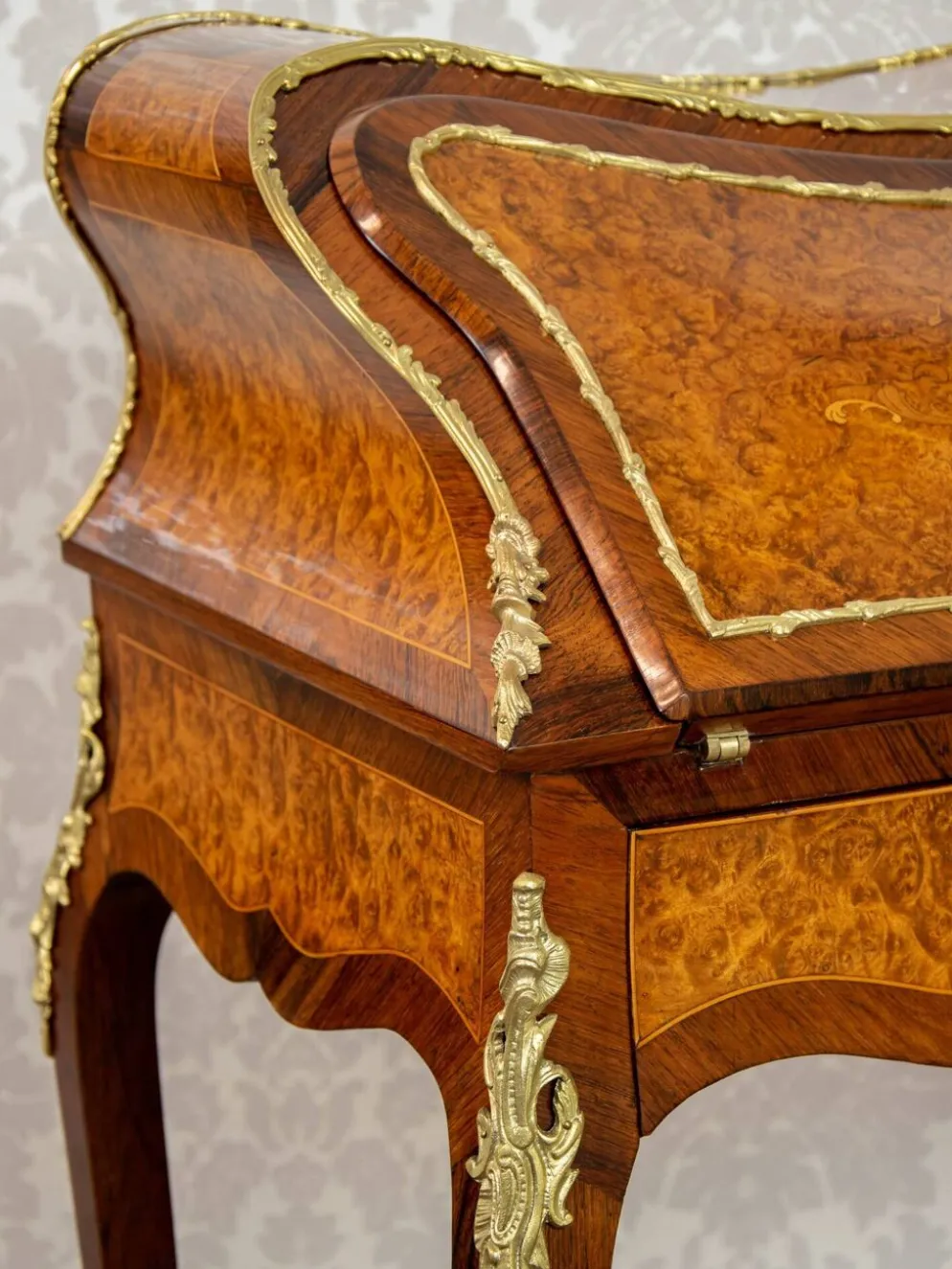 Secrétaire Bonheur du Jour Louis XV en palissandre et noyer 1870-1900