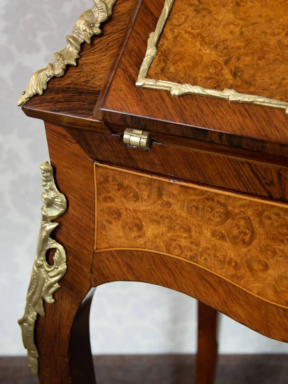 Secrétaire Bonheur du Jour Louis XV en palissandre et noyer 1870-1900