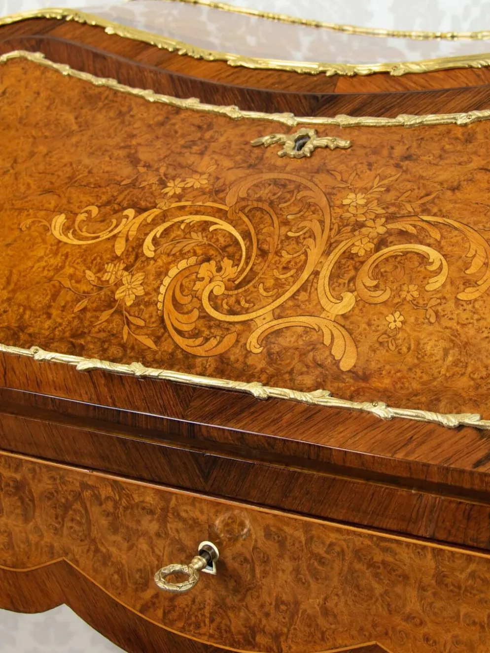 Secrétaire Bonheur du Jour Louis XV en palissandre et noyer 1870-1900