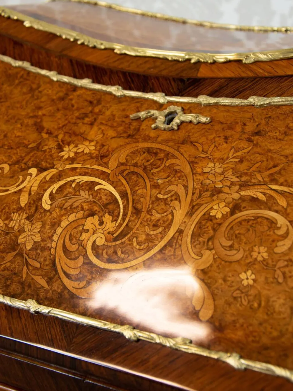 Secrétaire Bonheur du Jour Louis XV en palissandre et noyer 1870-1900