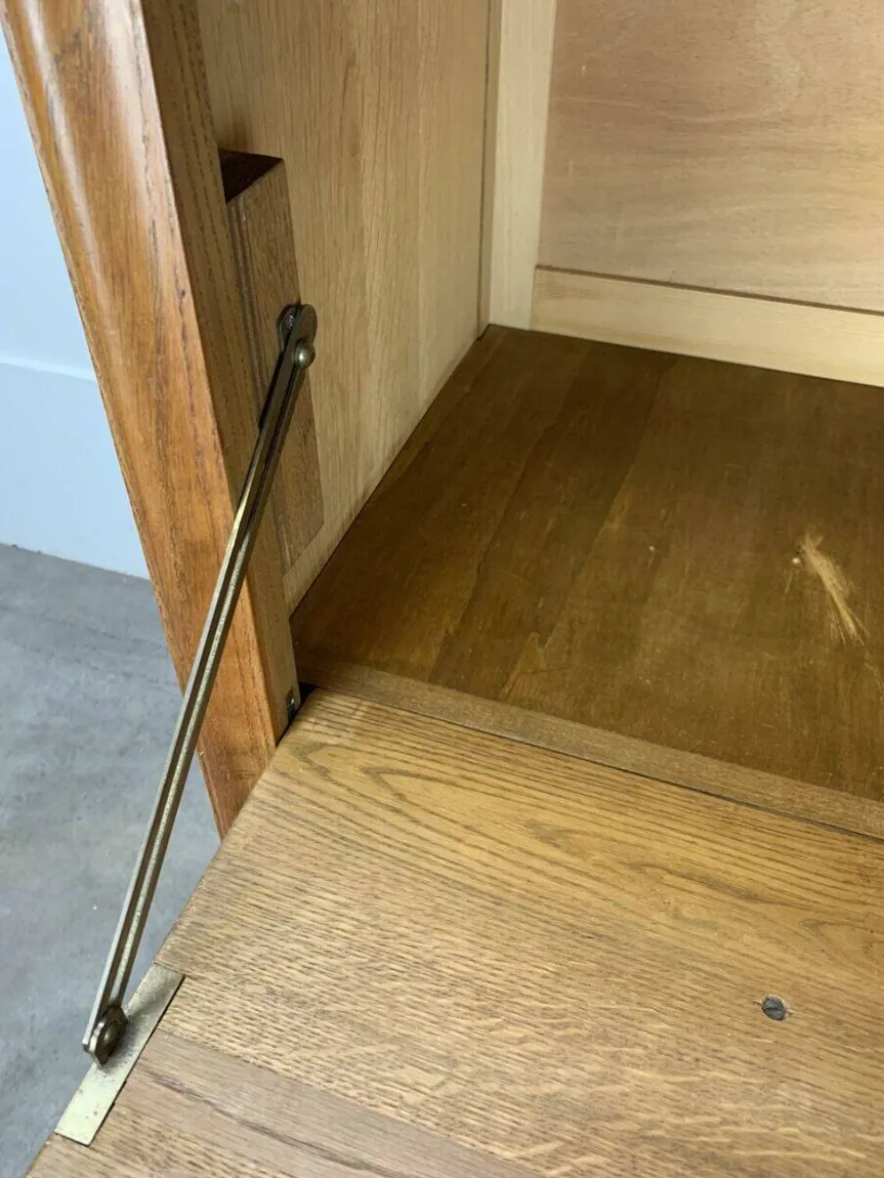 Secrétaire, bureau, commode en chêne, années 50