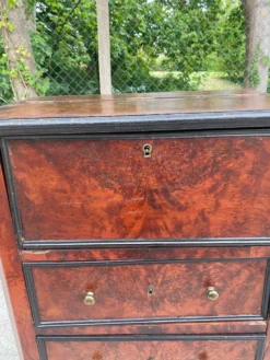 Secrétaire chiffonnier XIXe en ronce de noyer thuya & cuir doré aux fers
