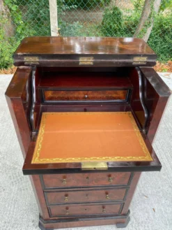Secrétaire chiffonnier XIXe en ronce de noyer thuya & cuir doré aux fers
