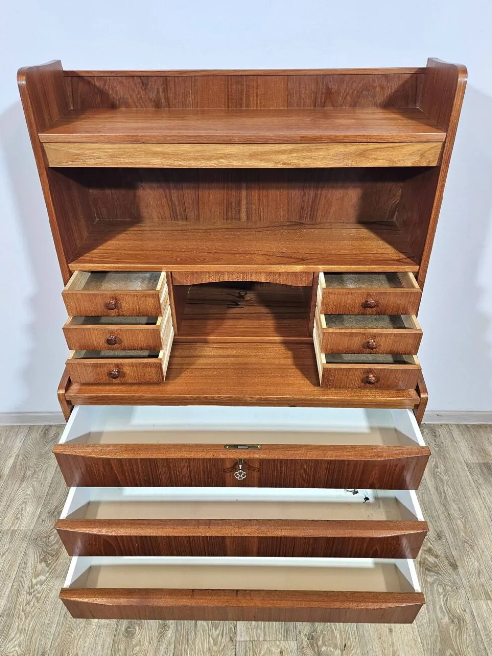 Secrétaire / Coiffeuse en teck, design danois, années 1960.