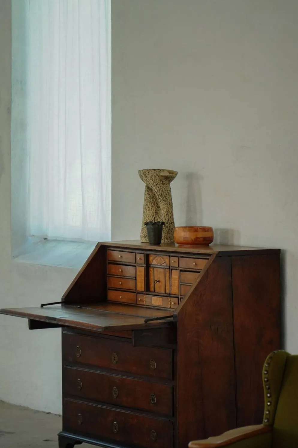 Secrétaire danois ancien en chêne, avec intérieur en marqueterie, début du XIXe siècle