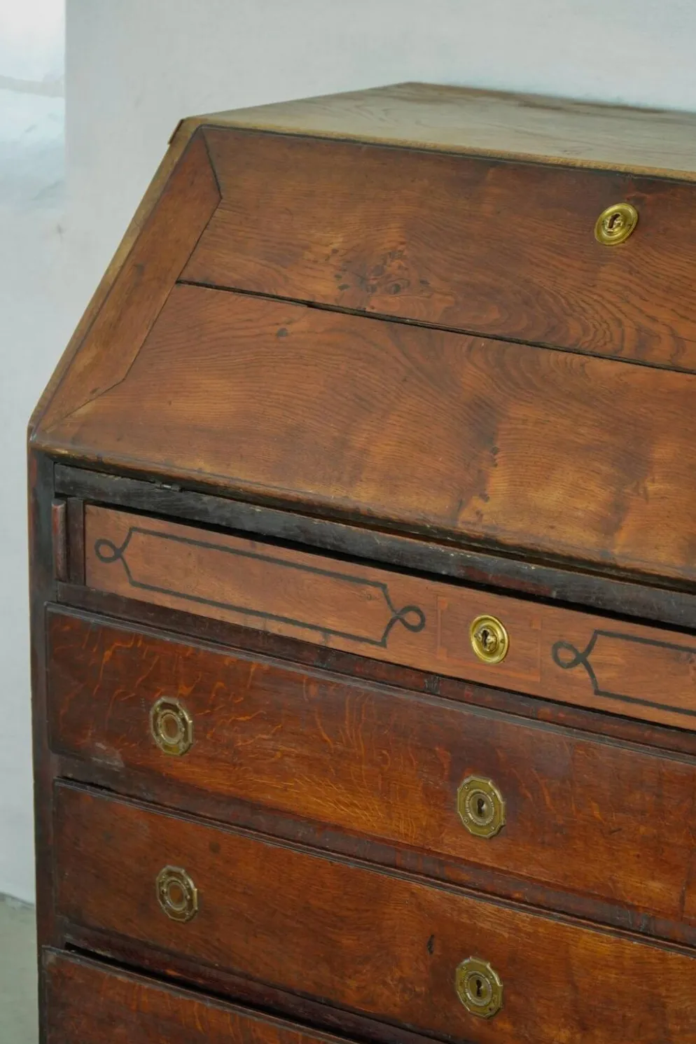 Secrétaire danois ancien en chêne, avec intérieur en marqueterie, début du XIXe siècle