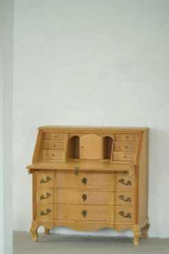 Secrétaire danois moderne en chêne à abattant, milieu du XXe siècle, années 1960