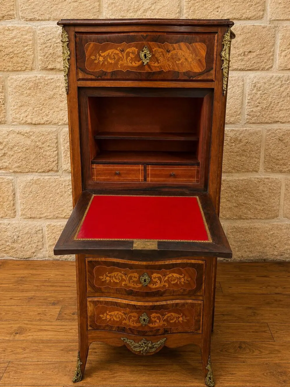 Secrétaire de Dame marqueté de style Louis XV – Décor floral –
