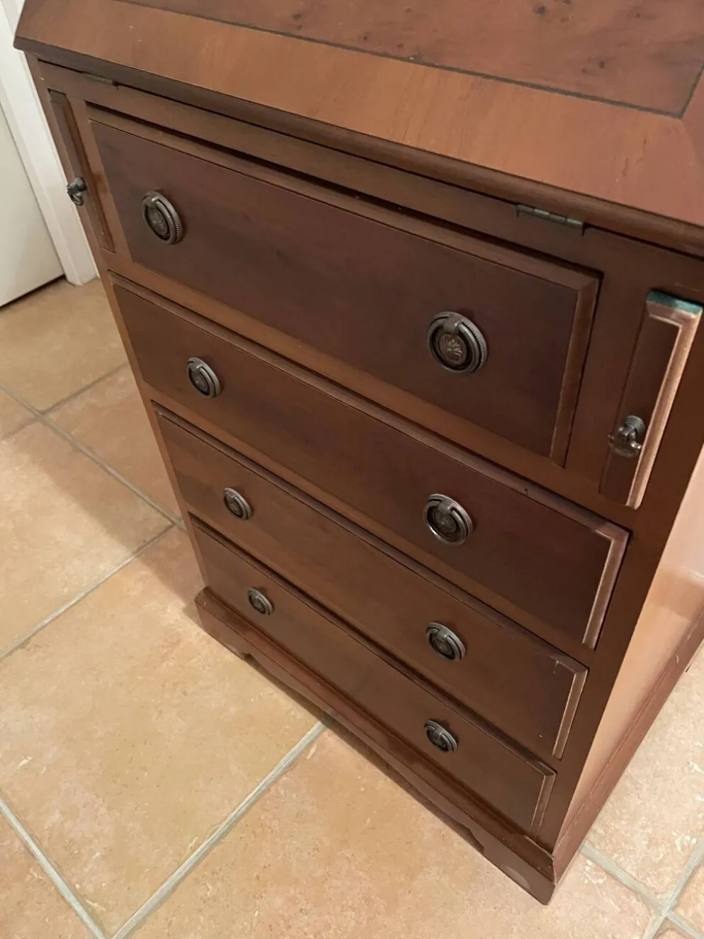 Secrétaire de pente en loupe d'orme — Manufacture anglaise Rosjohn