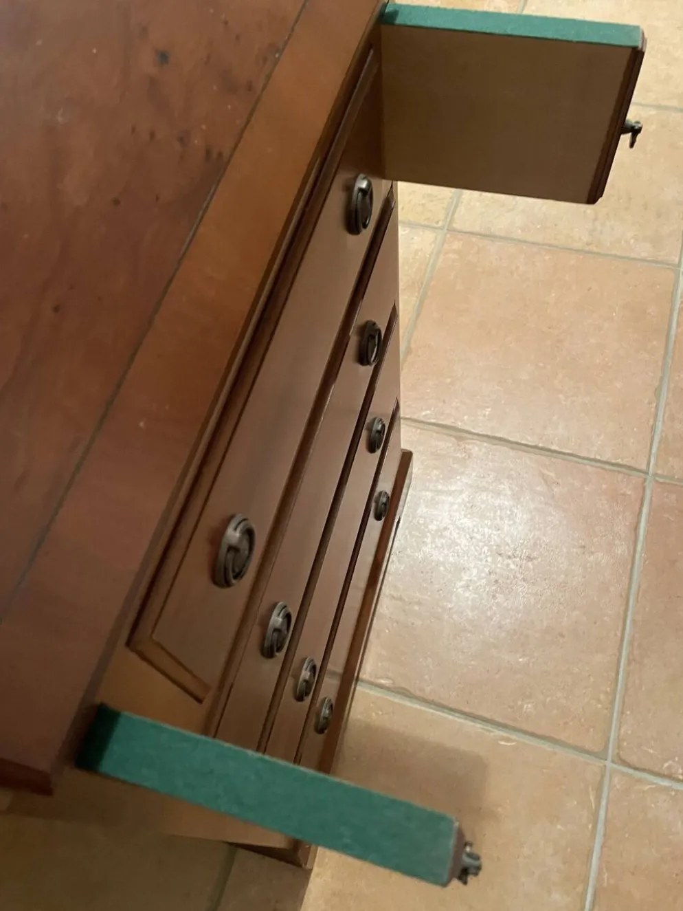 Secrétaire de pente en loupe d'orme — Manufacture anglaise Rosjohn