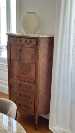 Secrétaire de style Louis XV en marqueterie et marbre