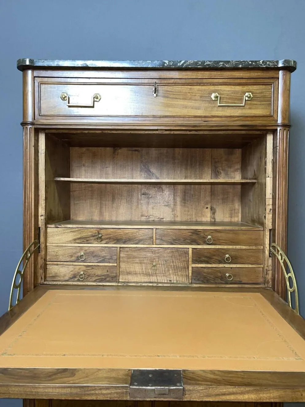 Secrétaire d'époque Louis XVI en Noyer