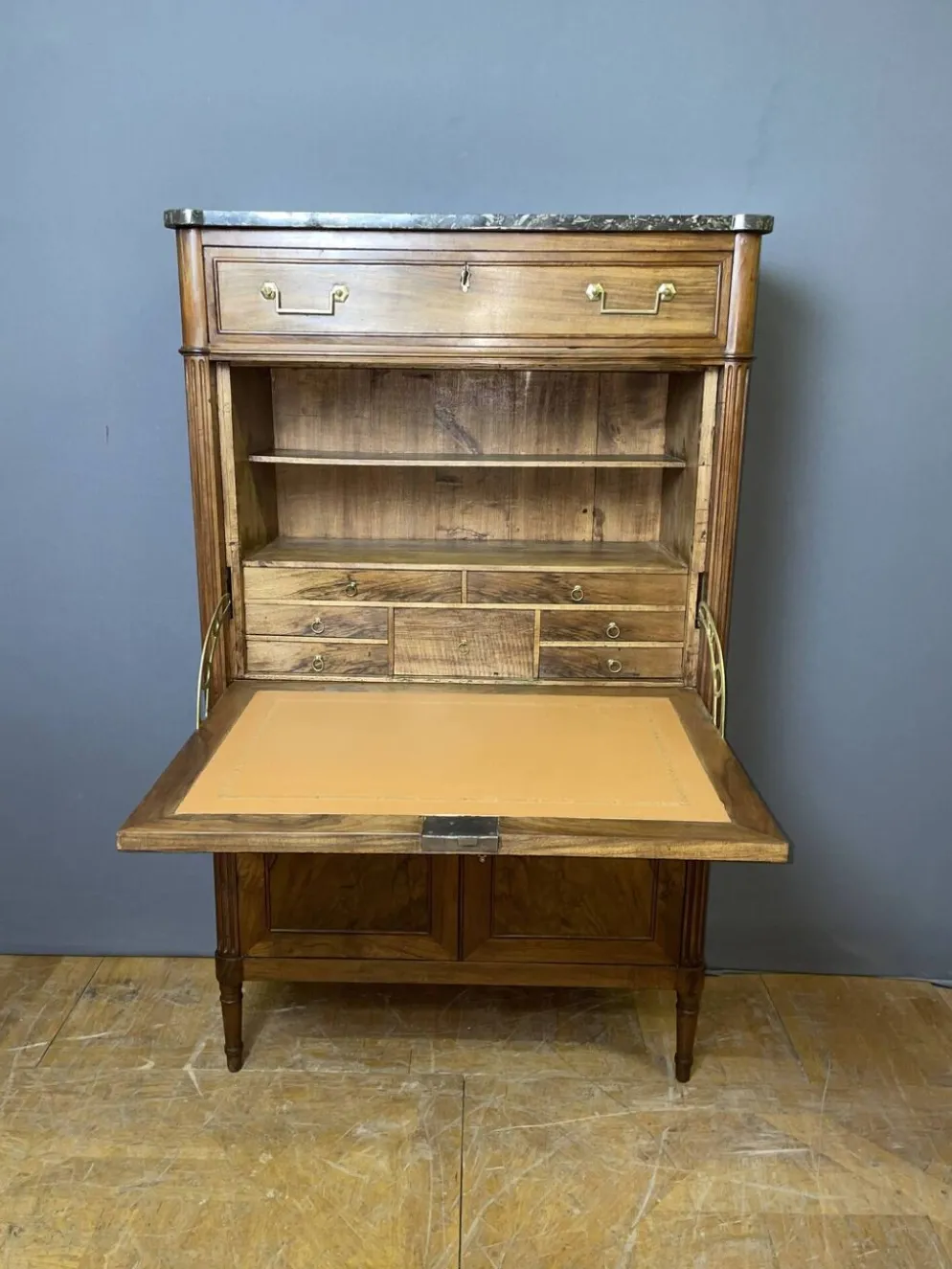 Secrétaire d'époque Louis XVI en Noyer