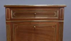 Secrétaire en acajou, style Louis XVI, époque Napoléon III – 2ème partie XIXe