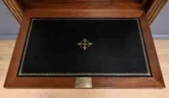 Secrétaire en acajou, style Louis XVI, époque Napoléon III – 2ème partie XIXe