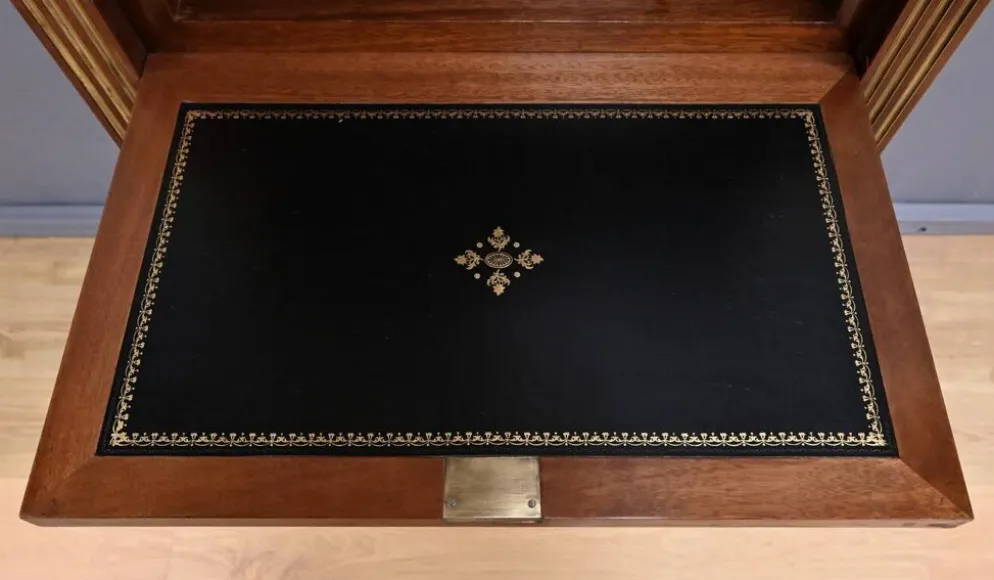 Secrétaire en acajou, style Louis XVI, époque Napoléon III – 2ème partie XIXe