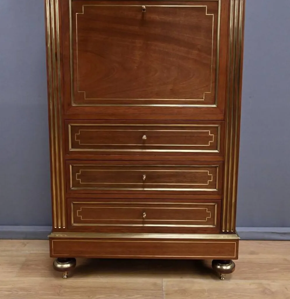 Secrétaire en acajou, style Louis XVI, époque Napoléon III – 2ème partie XIXe