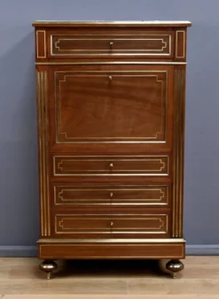 Secrétaire en acajou, style Louis XVI, époque Napoléon III – 2ème partie XIXe
