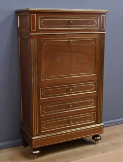 Secrétaire en acajou, style Louis XVI, époque Napoléon III – 2ème partie XIXe