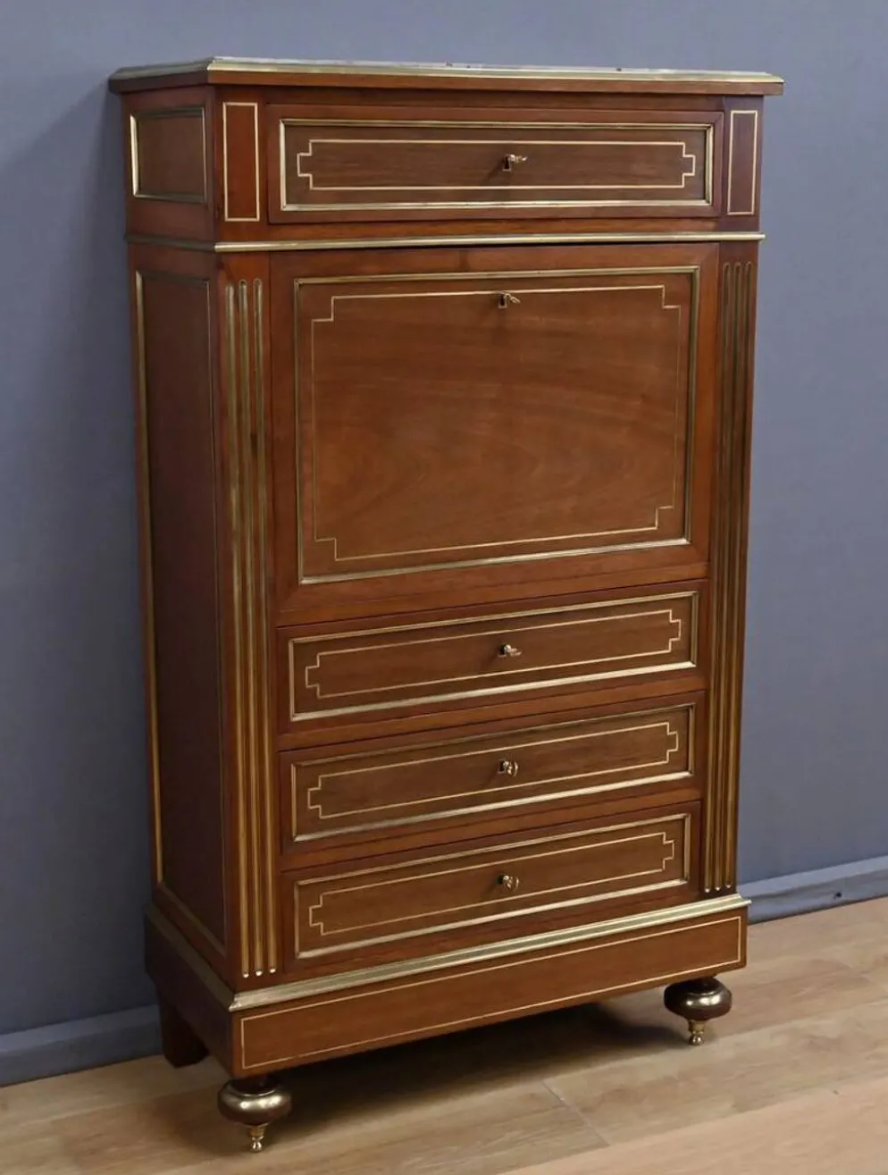 Secrétaire en acajou, style Louis XVI, époque Napoléon III – 2ème partie XIXe