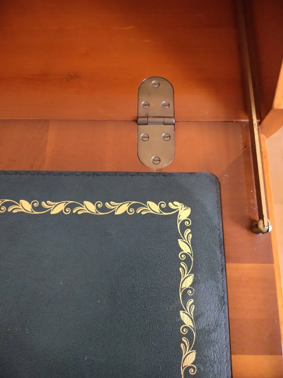 Secrétaire en cerisier avec marqueterie par Heldense Exclusive