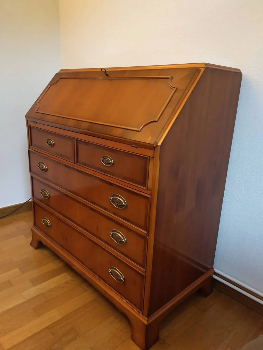 Secrétaire en cerisier avec marqueterie par Heldense Exclusive
